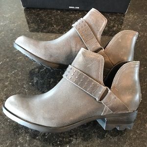 New Sorel Lolla II Strap Stud Shoe, Charocal Grey Ankle Booties, Gray Short Boot